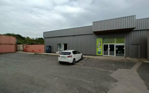 L LOCAL COMMERCIAL de 400 m²