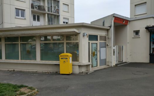 L LOCAL COMMERCIAL de 159 m²