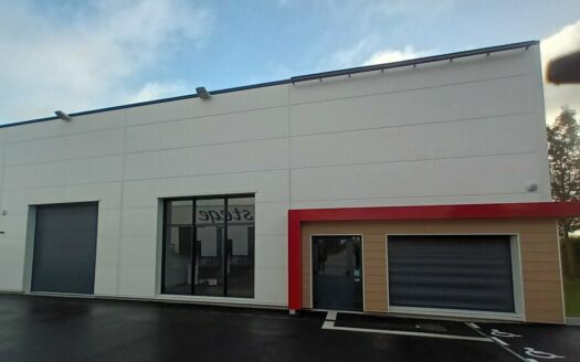 L LOCAL COMMERCIAL de 250 m²