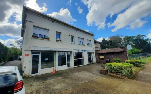 L LOCAL COMMERCIAL de 104 m²