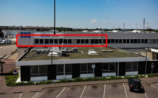 L BUREAUX de 696 m²