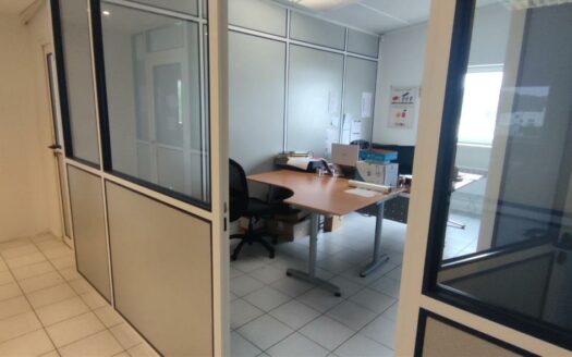 L BUREAUX de 376 m²