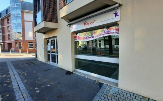 L LOCAL COMMERCIAL de 85 m²