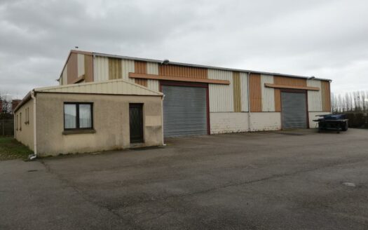 L LOCAL D'ACTIVITES de 535 m²