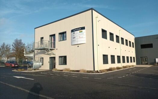 L BUREAUX de 102 m²