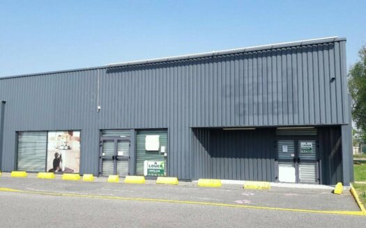 L LOCAL COMMERCIAL de 305 m²