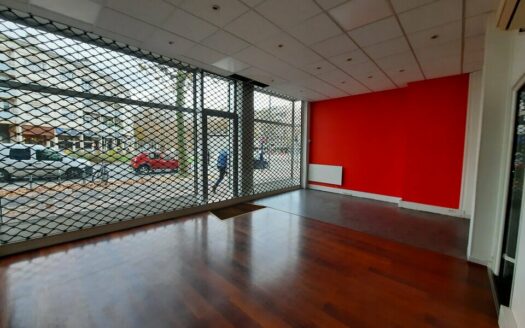 L LOCAL COMMERCIAL de 60 m²