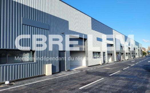 L LOCAL D'ACTIVITES de 252 m²