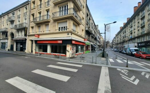 L LOCAL COMMERCIAL de 65 m²