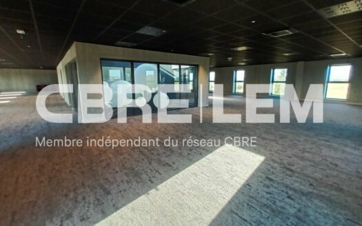 L BUREAUX de 454 m²