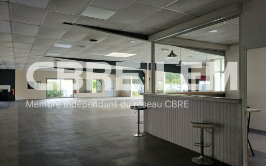 L LOCAL COMMERCIAL de 668 m²