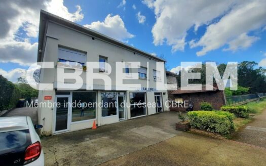 L LOCAL COMMERCIAL de 104 m²