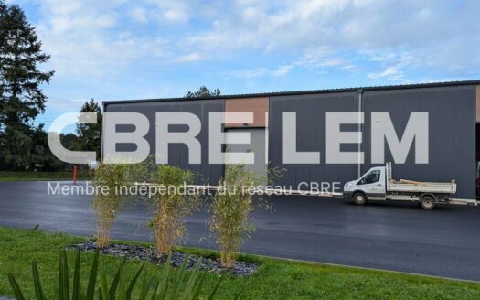 L LOCAL D'ACTIVITES de 890 m²