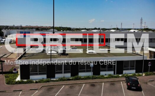 L BUREAUX de 696 m²