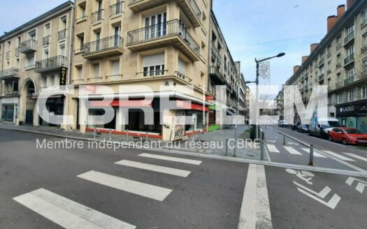 L LOCAL COMMERCIAL de 65 m²