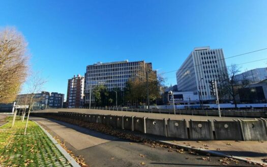 L BUREAUX de 337 m²