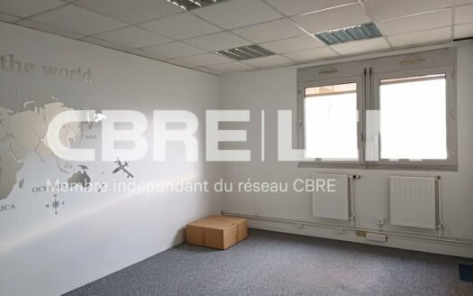 L BUREAUX de 222.8 m²