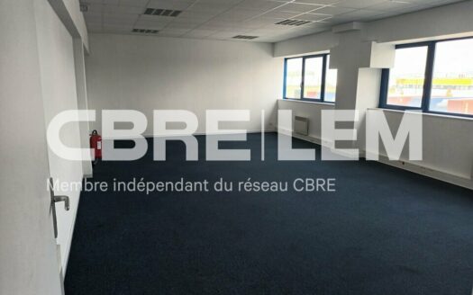 L BUREAUX de 868 m²