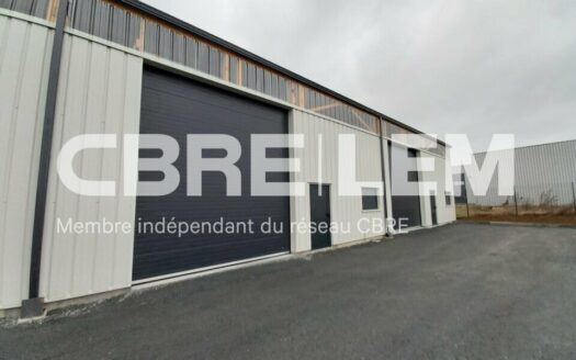 L LOCAL D'ACTIVITES de 154 m²