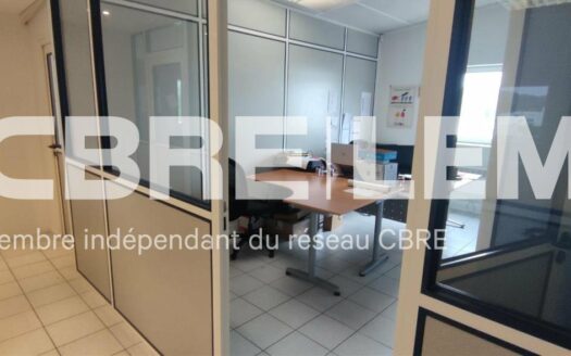 L BUREAUX de 376 m²