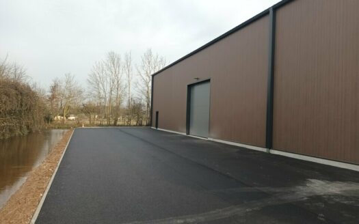 L LOCAL D'ACTIVITES de 870 m²